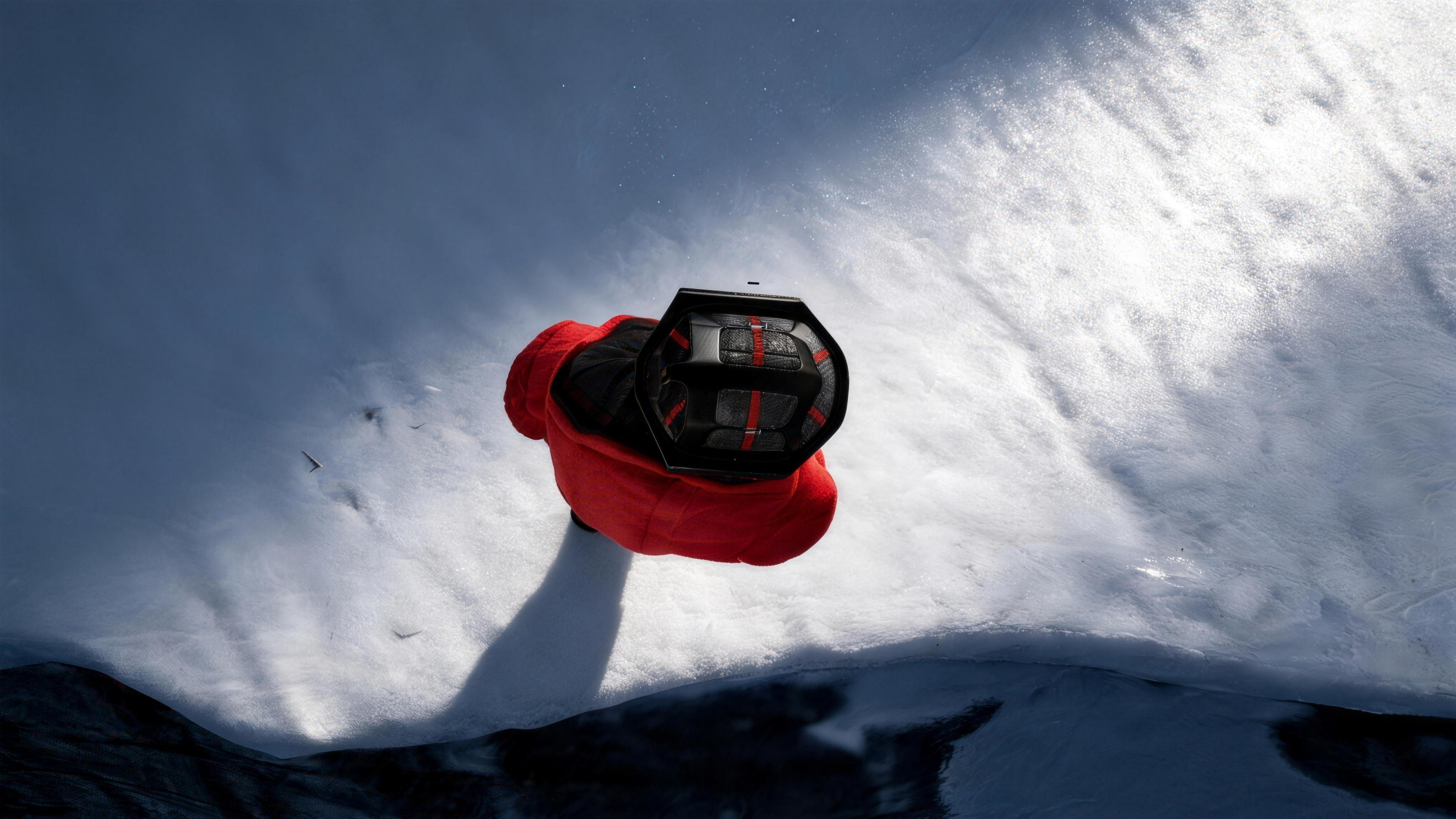 AERIS — helmet closing hero shot